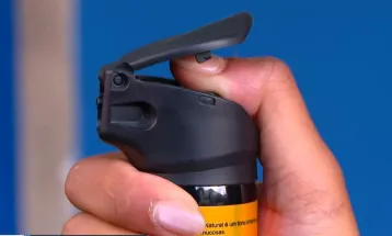 Lei autoriza mulheres maiores de 18 anos a comprar e portar spray de pimenta para defesa pessoal