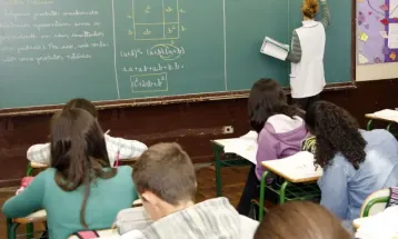 Ideb em alta não esconde problemas da educação do Paraná, diz sindicato