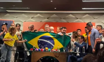 Zema critica juros e defende corte de gastos em evento em Curitiba
