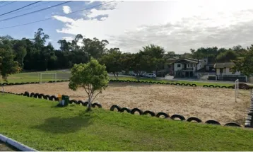 Menino de 10 anos morre após trave de futebol cair durante brincadeira