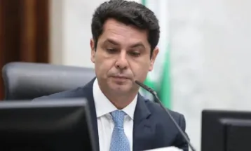 Curi silencia sobre Greca e reforça discurso anticorrupção em meio às especulações sobre futuro político