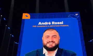 Coordenador da Secretaria de Turismo de SP levou namorado a Copa com recursos públicos