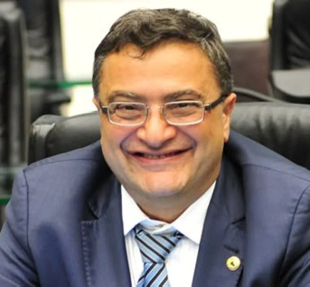 Michelli Caputo vice de Requião Filho