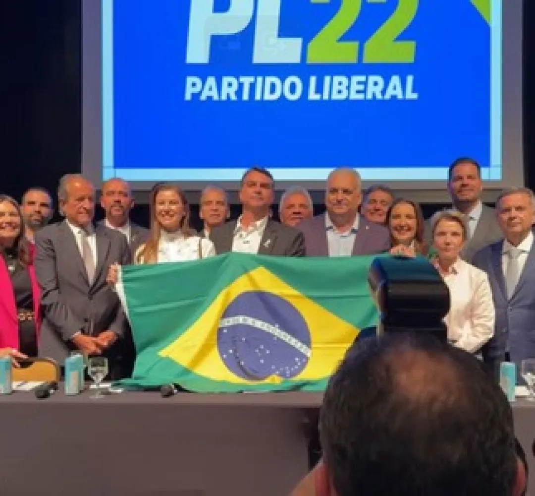 Flávio Bolsonaro escolhe vice
