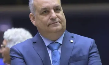 Alfredo Gaspar oferece DNA à PGR após acusação e campanha de Flávio Bolsonaro tenta conter desgaste eleitoral
