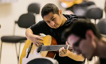 Projeto oferece aulas gratuitas de violão sertanejo em Cascavel; inscrições seguem até 11 de agosto