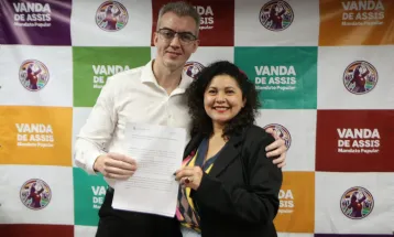 Vereadora Vanda de Assis protocola pedido de cassação de Tathiana Guzella na Câmara de Curitiba