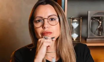 Karen Guerreiro anuncia pré-candidatura ao Senado pelo Missão com foco no desenvolvimento do interior do Paraná