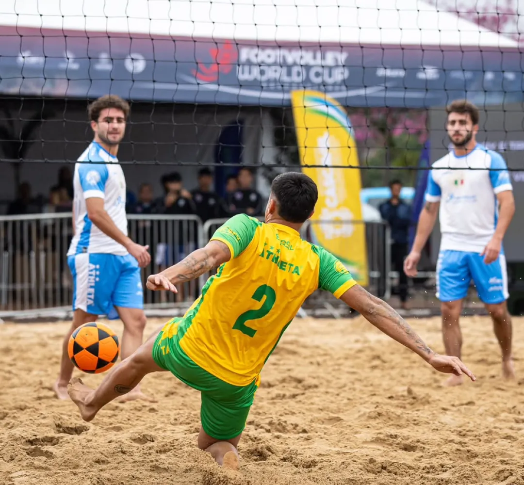 O Mundial de futevôlei começou nesta sexta