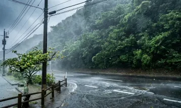 Tufão deixa seis feridos e mais de 50 mil imóveis sem energia no Japão