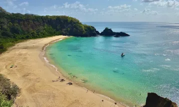Baía do Sancho fica entre as 5 praias mais bonitas do mundo