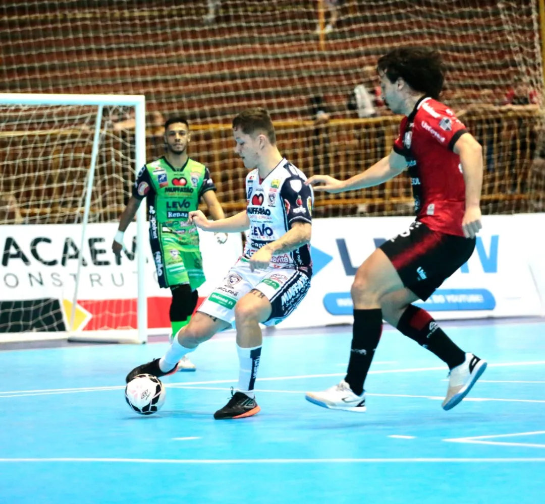 Cascavel Futsal e Campo Mourão empataram em 3 a 3