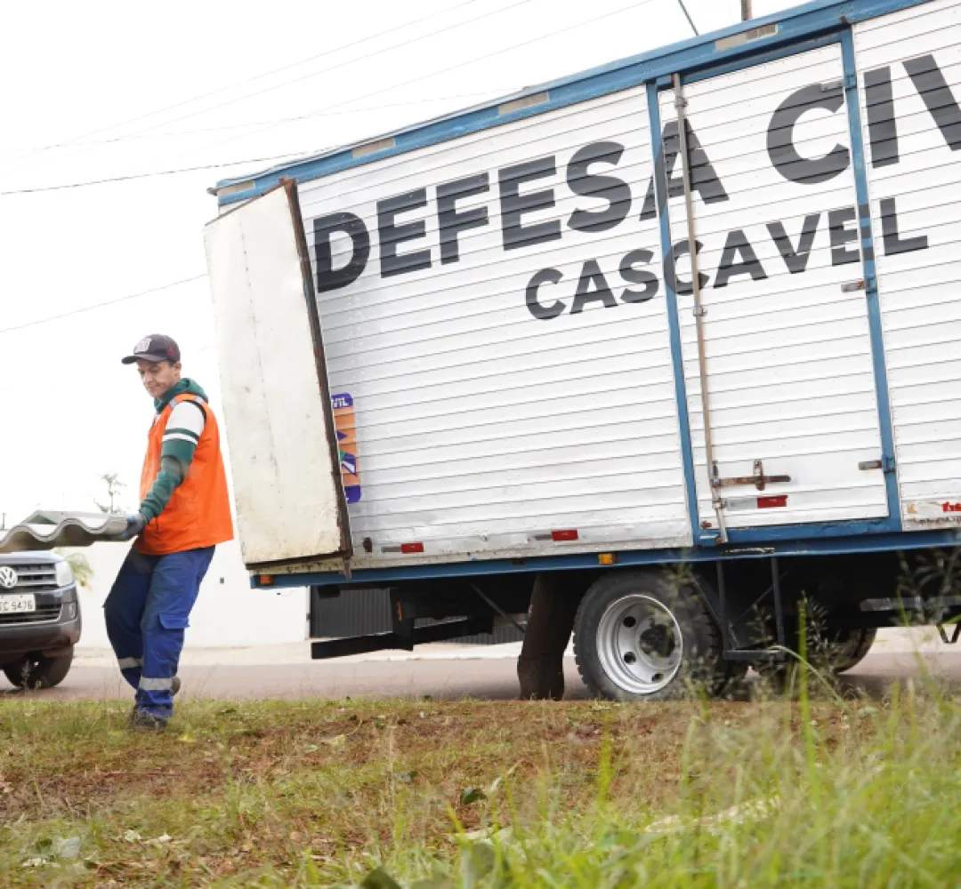 Defesa civil orienta população