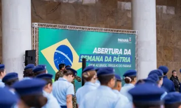 Deputados aprovam hinos obrigatórios nas escolas do Paraná com votos favoráveis da oposição