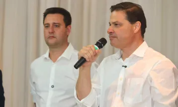 Nem a máquina política de Ratinho Junior faz Sandro Alex avançar