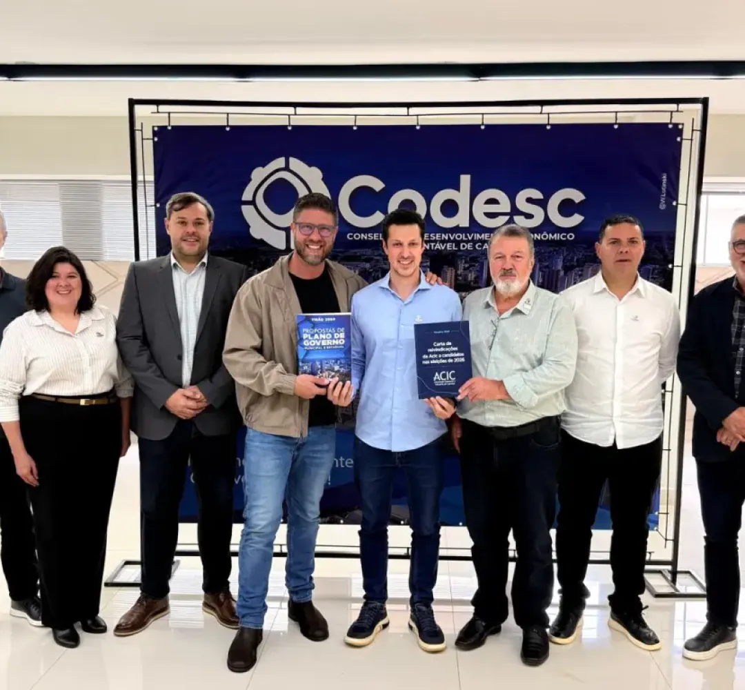 Codesc entrega proposta a Requião Filho