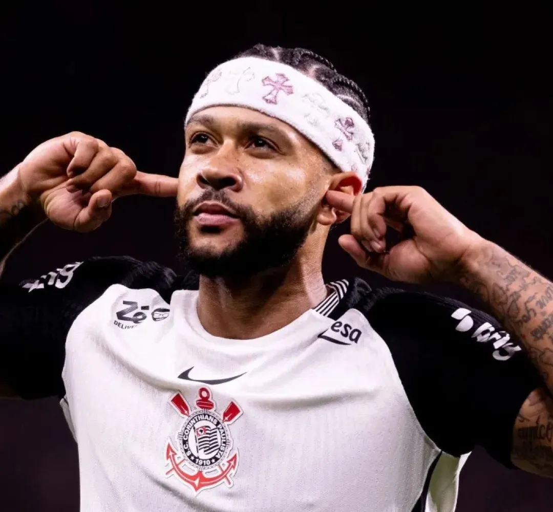 Depay fica no Timão
