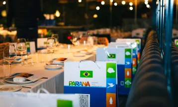 351 de 364 contratos do Turismo do Paraná têm valores múltiplos de R$ 5 mil e caso vai ao TCE