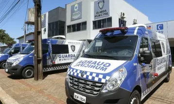 Criança de 6 anos é deixada sozinha em carro de aplicativo em Cascavel