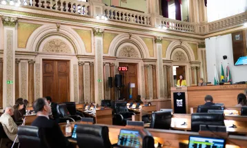 Oposição emplaca mudanças em projeto de Pimentel sobre recursos da Educação
