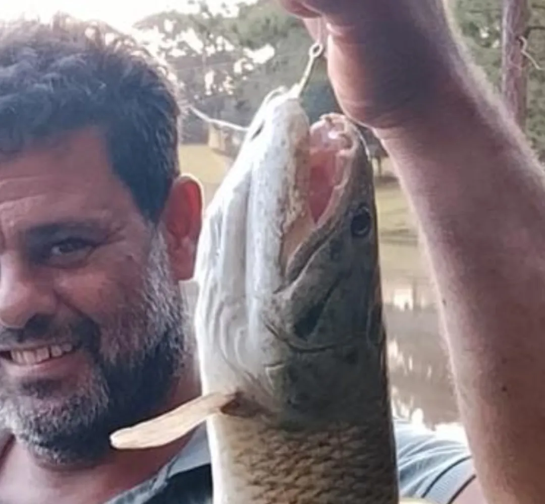 Corpo de bombeiros tentar localizar pescador