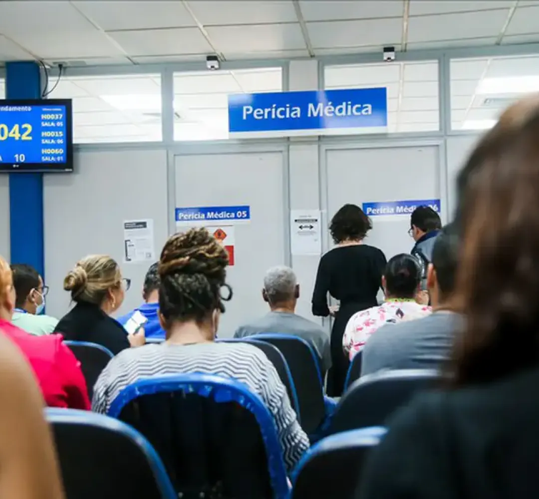Fila do INSS para requerimentos caí 1,2 milhão