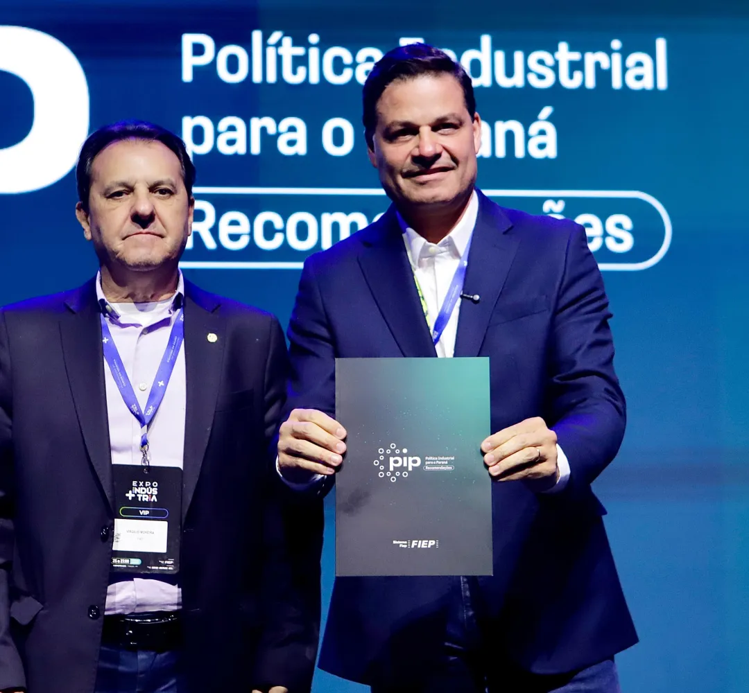Sandro Alex recebe agenda da Fiep