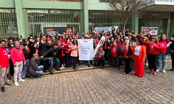 Servidores da Saúde protestam em Curitiba e cobram reajuste, concursos e fim de desconto previdenciário